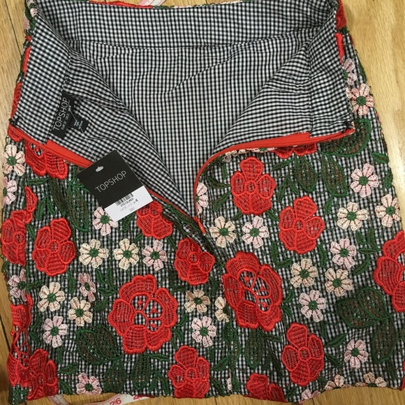 Topshop Dresses & Skirts - Topshop Rose Lace Gingham Mini Skirt- To Die For!